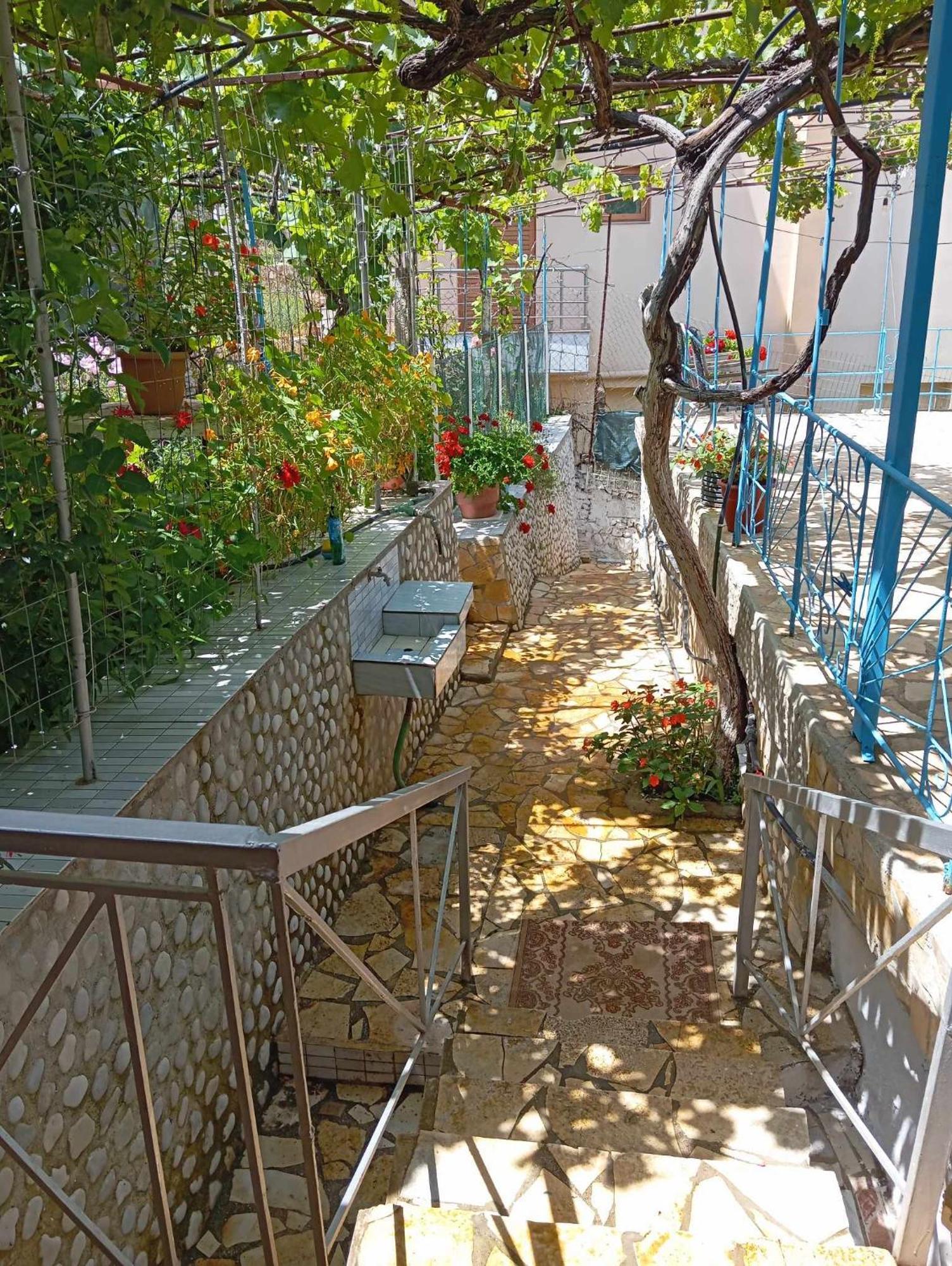 Relaxation Place Hotel Himare Exterior photo